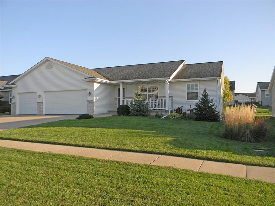 206 N Hillcrest Cir, Center Point, IA 52213 - photo 1