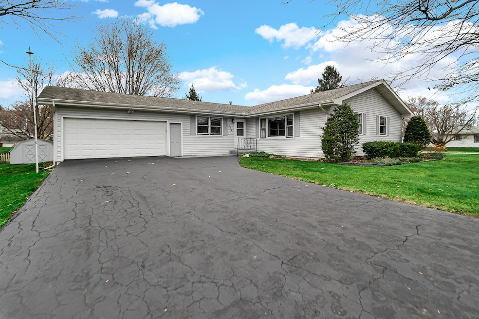 2002 Crockett Ave, Valparaiso, IN 46383 - photo 1