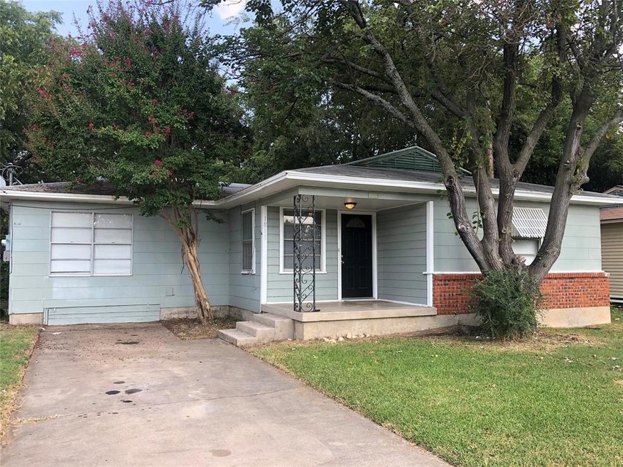 1811 Mercedes Rd, Denton, TX 76205 - photo 1