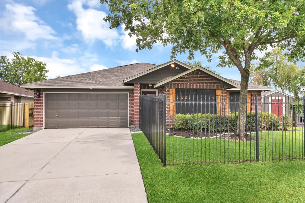 10102 Rosbrook Dr, Houston, TX 77038 - photo 1