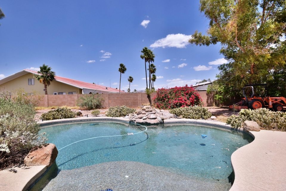 Beautiful Upgraded Pool
