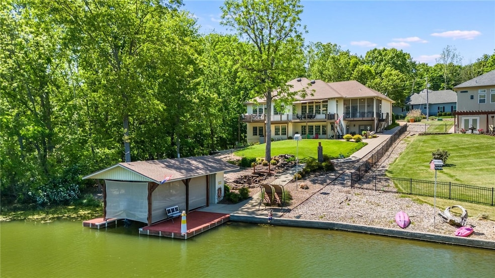 Welcome to life on the lake!