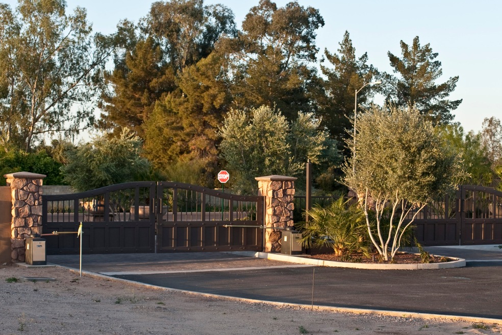 Cavallo Entrance Landscaping 25