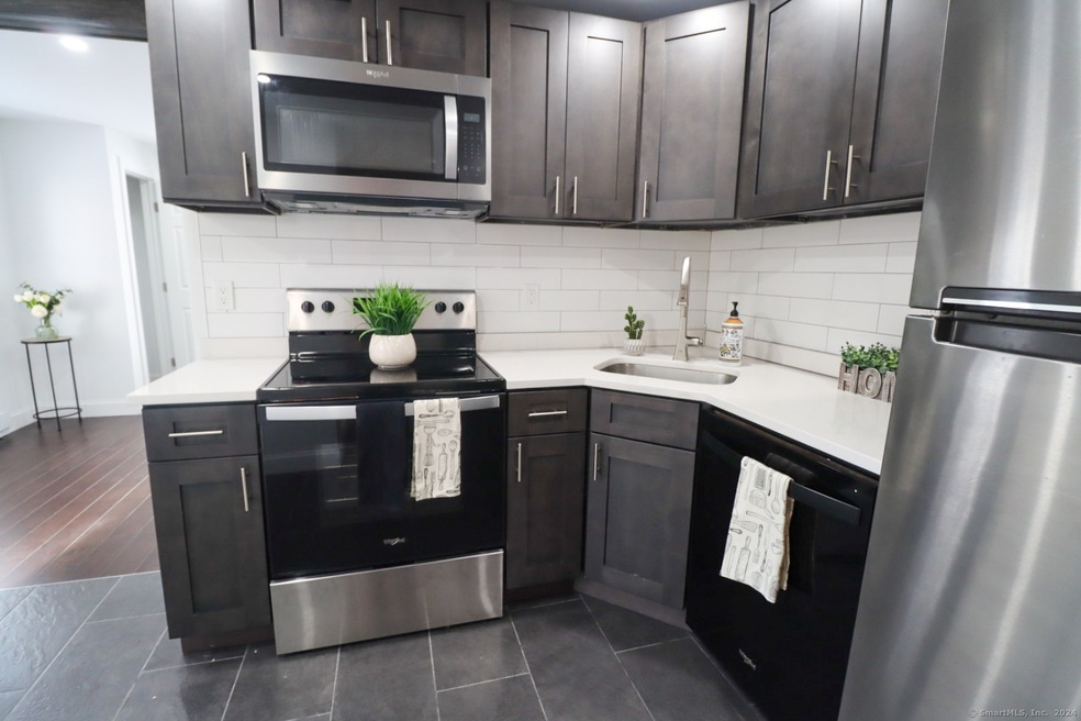 25 Brewer St unit 2, New London, CT 06320 - photo 1