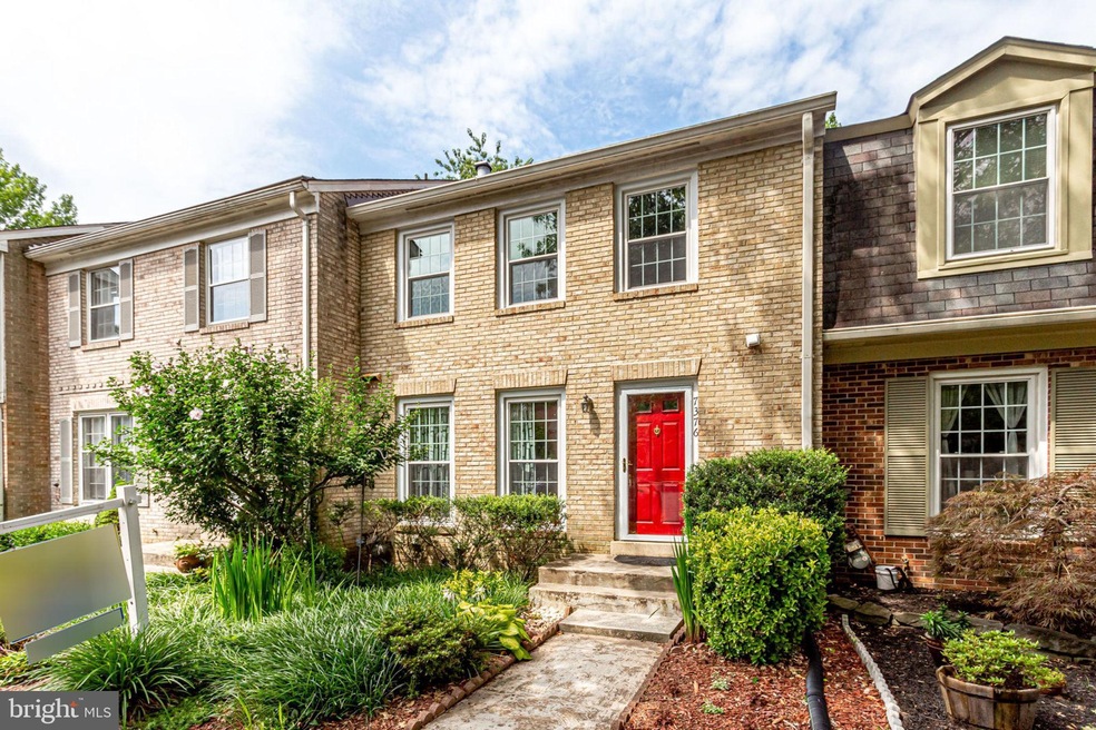 7376 Jiri Woods Ct, Springfield, VA 22153 - photo 1