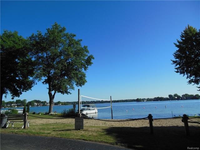 PRIVATE SANDY BEACH/ALL SPORTS SYLVAN LAKE
