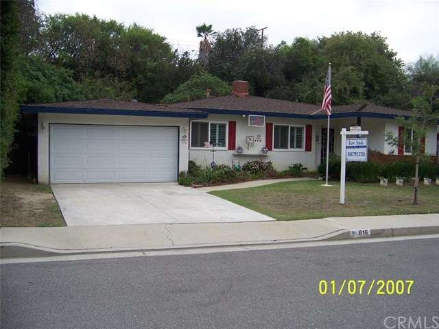 Cute N/W facing, 4 bedroom 2 bath home.  Family ow