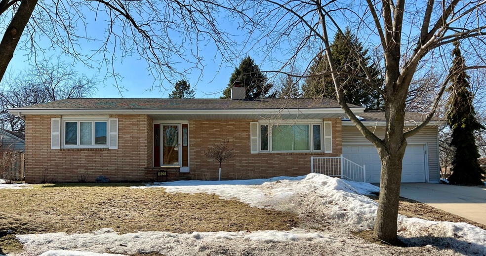 1621 Bunker Hill Rd, Albert Lea, MN 56007 - photo 1