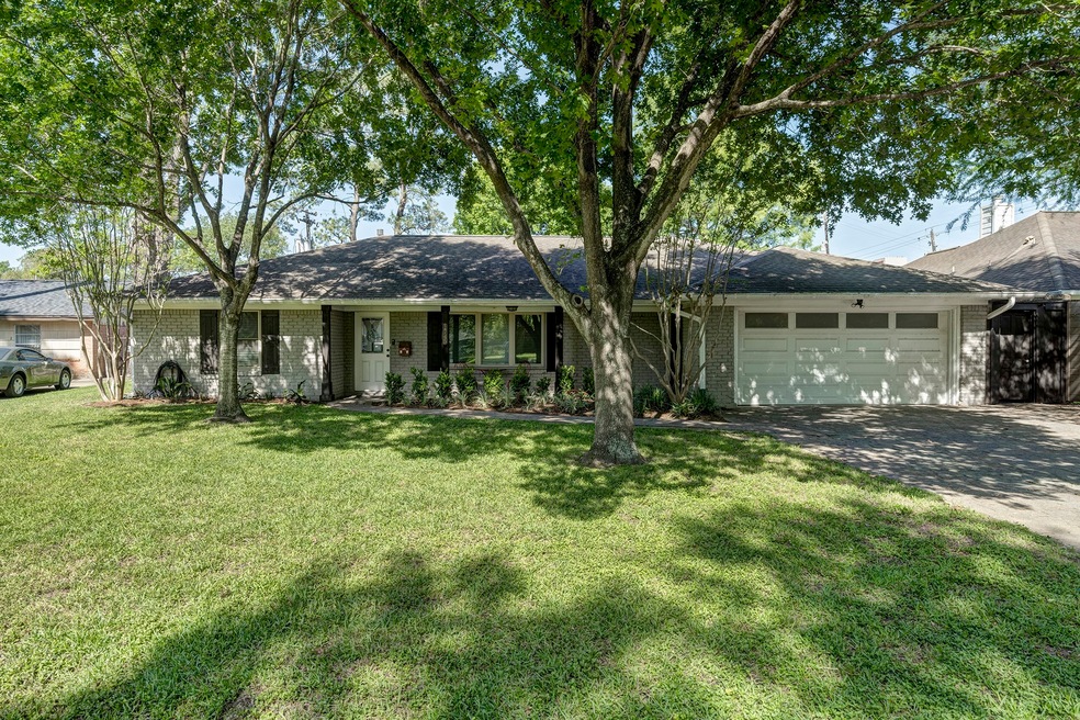 1745 Longacre Dr, Houston, TX 77055 - photo 1
