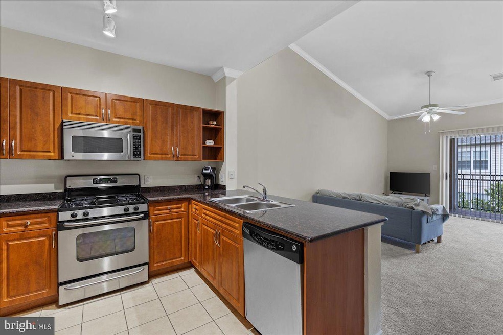 12917 Centre Park Cir unit 412, Herndon, VA 20171 - photo 1