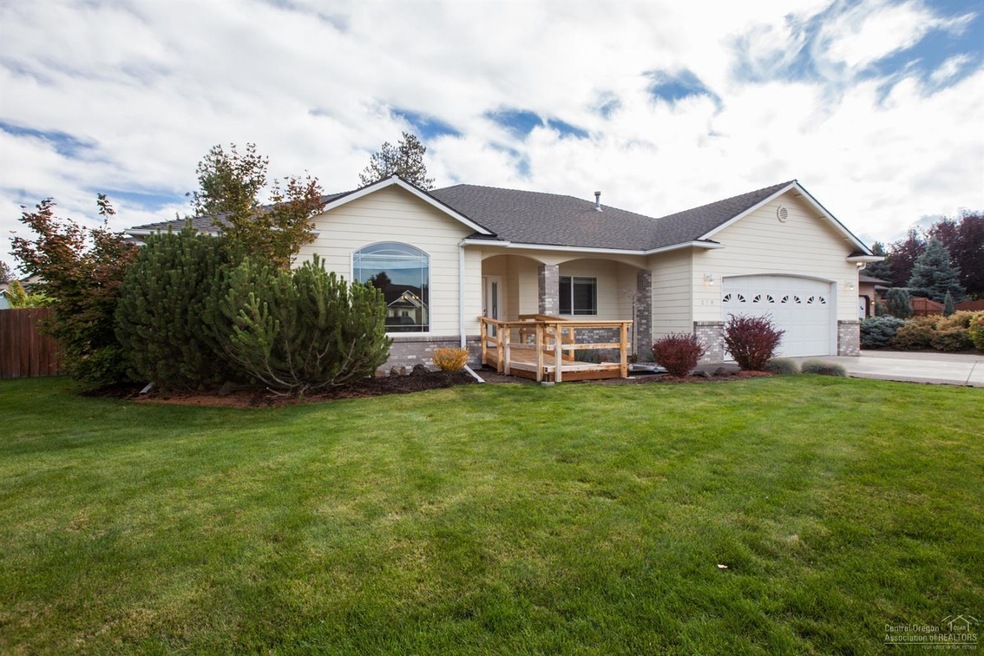 270 SE Soft Tail Dr, Bend, OR 97702 - photo 1