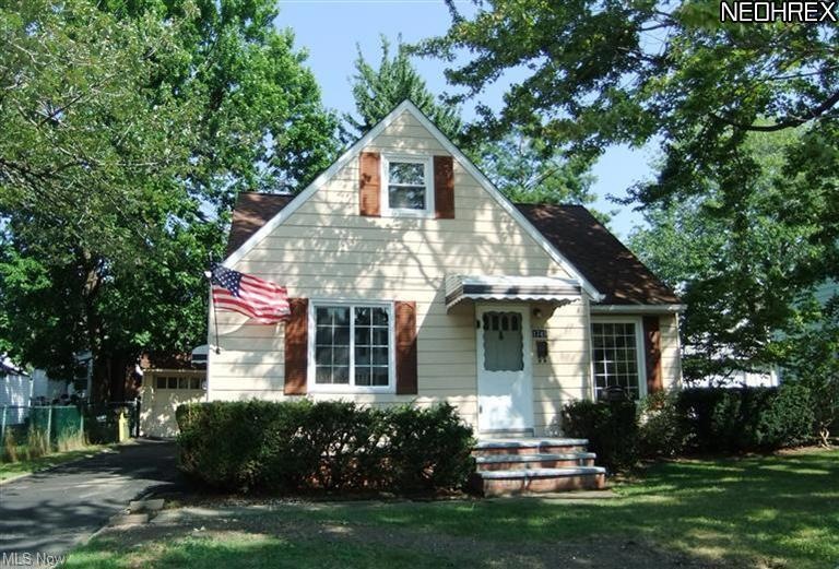Welcome to 1749 Harding!
