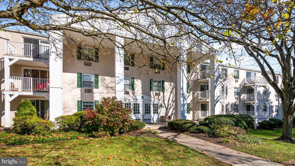 Lafayette Greene Condominium unit B248, Lafayette Hill, PA 19444 - photo 1