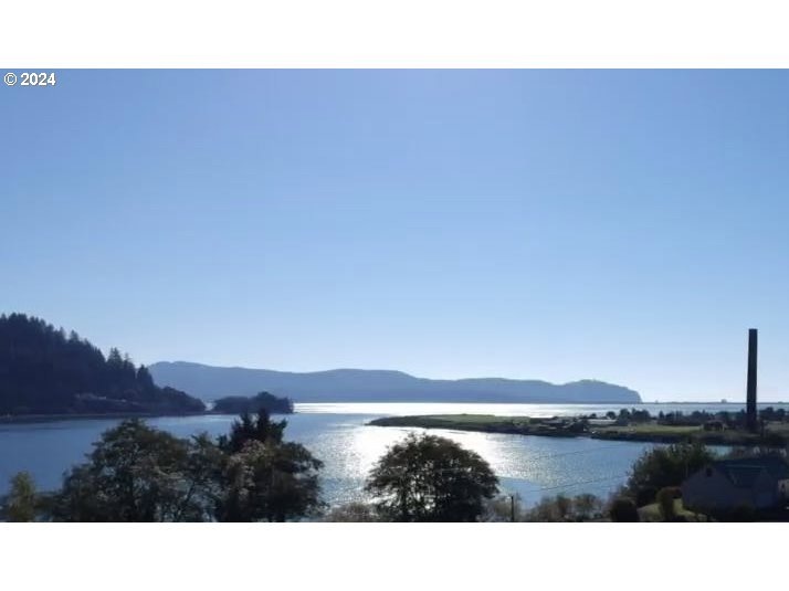 501 E Garibaldi Ave unit 3, Garibaldi, OR 97118 - photo 1