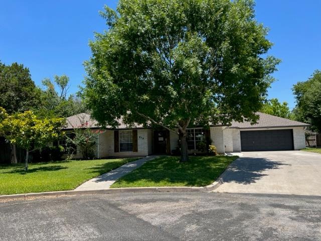 612 Town Creek Ct, Fredericksburg, TX 78624 - photo 1