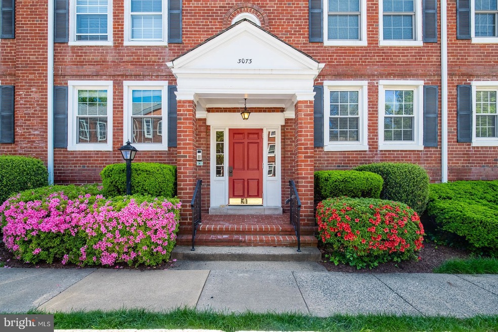 3073 S Buchanan St unit A1, Arlington, VA 22206 - photo 1