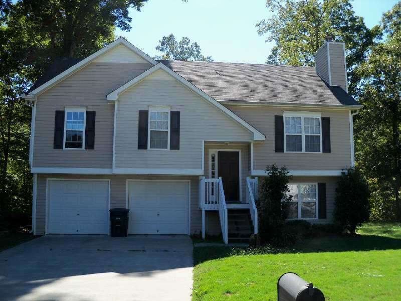 Exterior Front. Cozy Split Foyer with low maintena