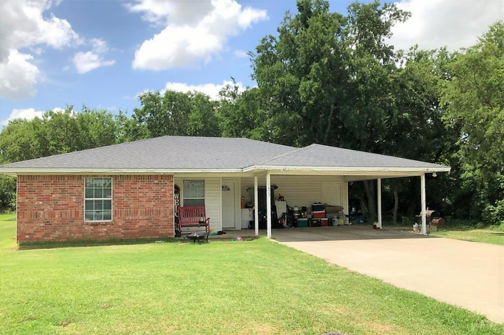 1422 Moss St, Gainesville, TX 76240 - photo 1