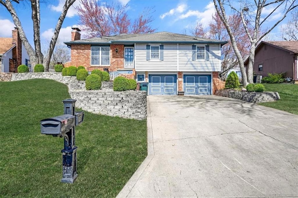 711 Englewood St, Lansing, KS 66043 - photo 1