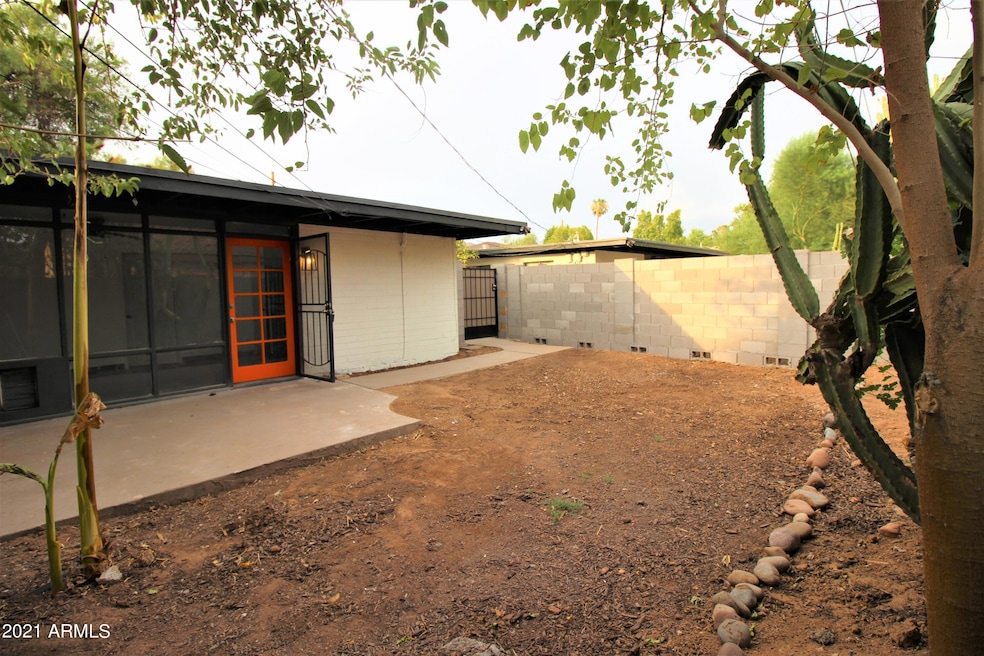 3247 N 40th St unit B, Phoenix, AZ 85018 - photo 1