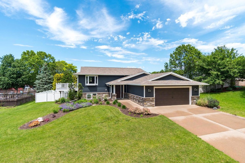 02_911AmyDr_Exterior2_mls