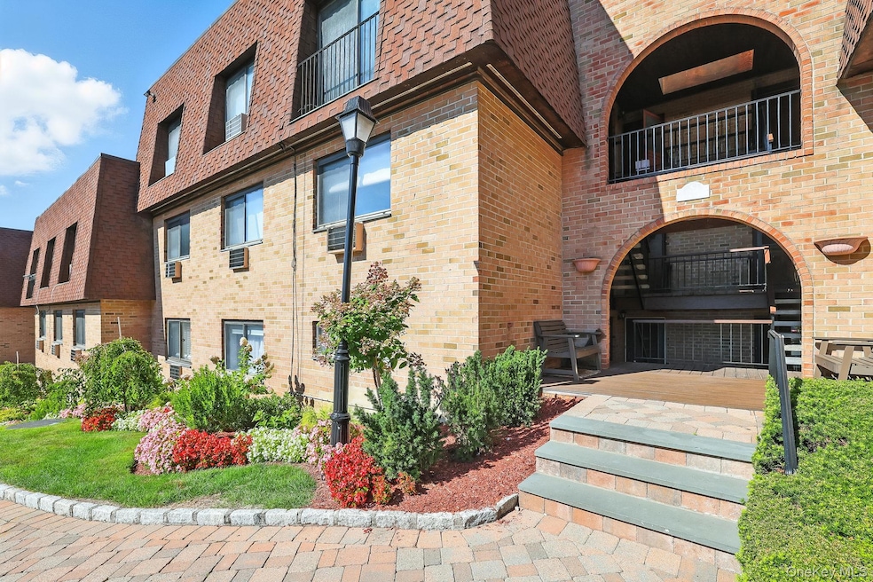 348 Central Park Ave unit C15, Scarsdale, NY 10583 - photo 1