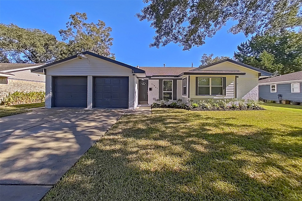 11231 Caribbean Ln, Houston, TX 77089 - photo 1