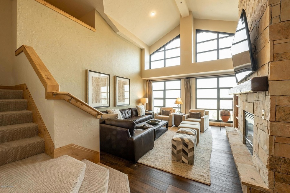 Living-Room_1800x1200_3108890