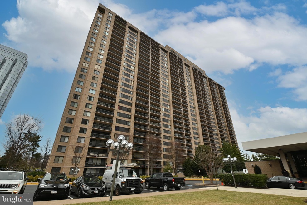 Skyline Plaza unit 401N, Baileys Crossroads, VA 22041 - photo 1