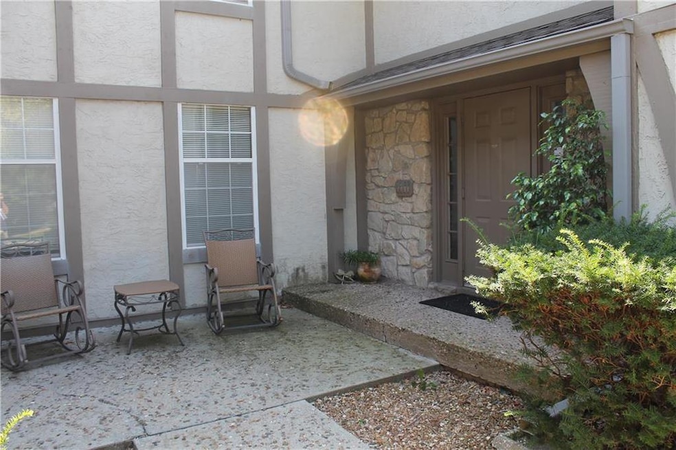 1205 NW Village Dr unit B, Blue Springs, MO 64015 - photo 1