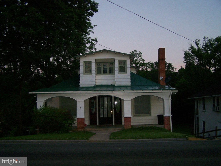 409 N Massanutten St, Strasburg, VA 22657 - photo 1