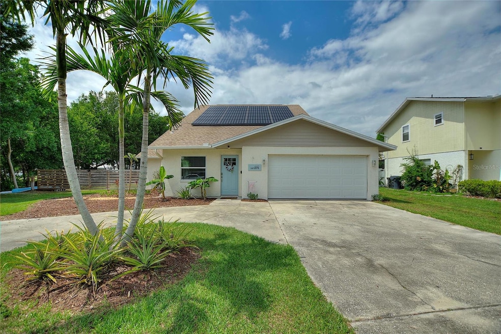 TONS OF DRIVEWAY SPACE