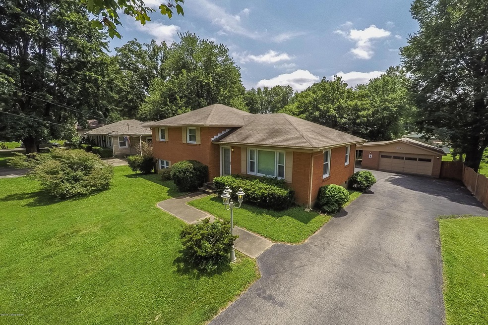 6008 Applegate Ln, Louisville, KY 40219 - photo 1