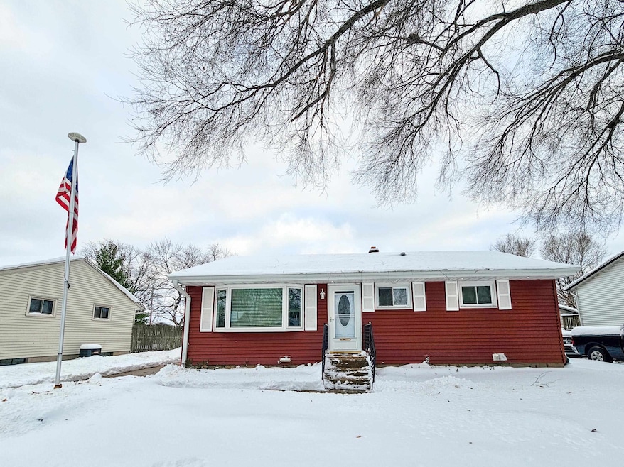 1105 Colonial Dr, Machesney Park, IL 61115 - photo 1