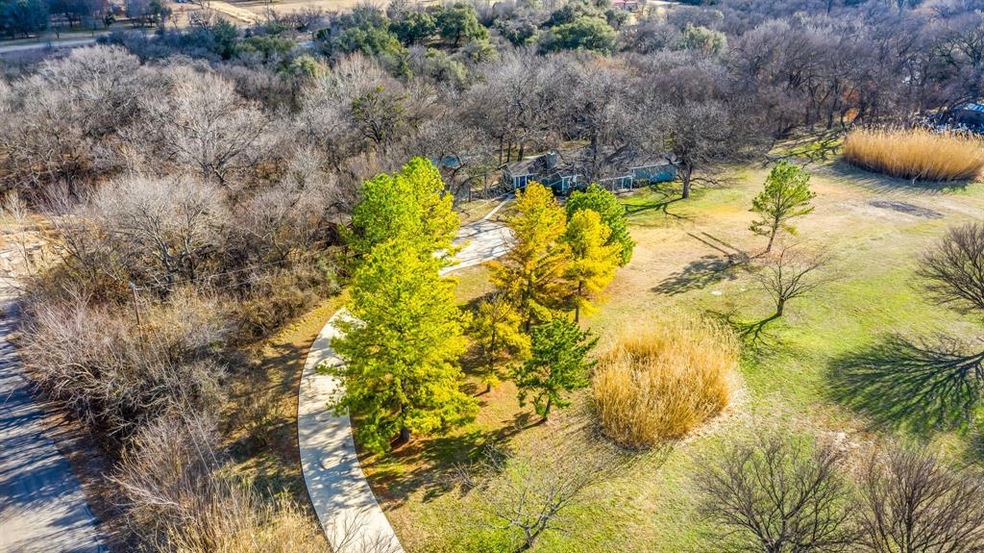 875 Tanglewood Dr, Weatherford, TX 76087 - photo 1