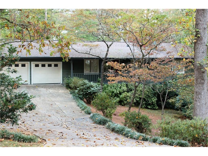 Cabin like setting with mature trees, two car park