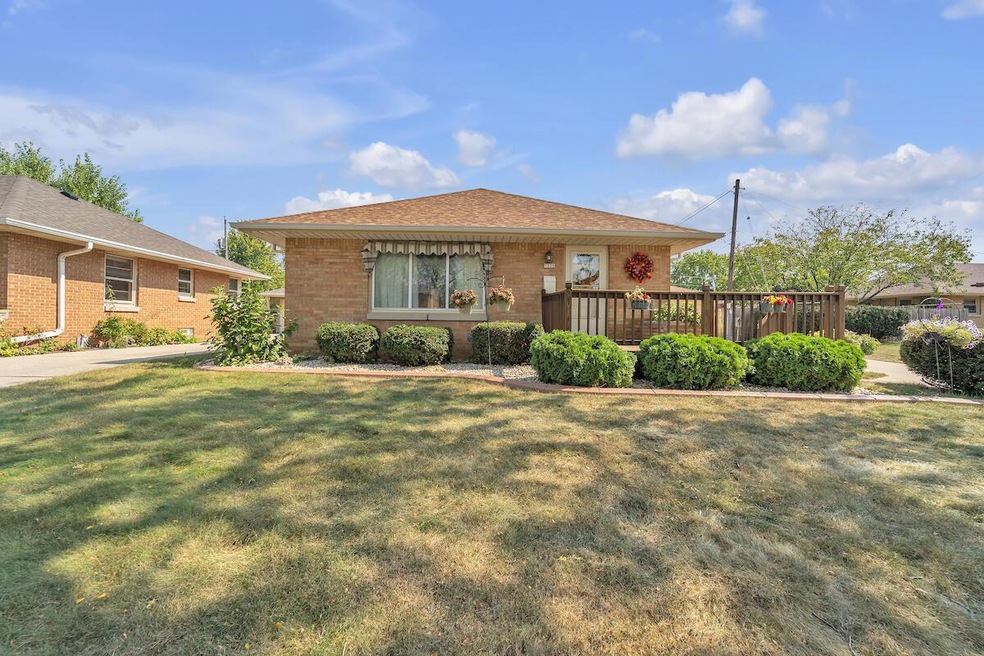 5320 N Mohawk Ave