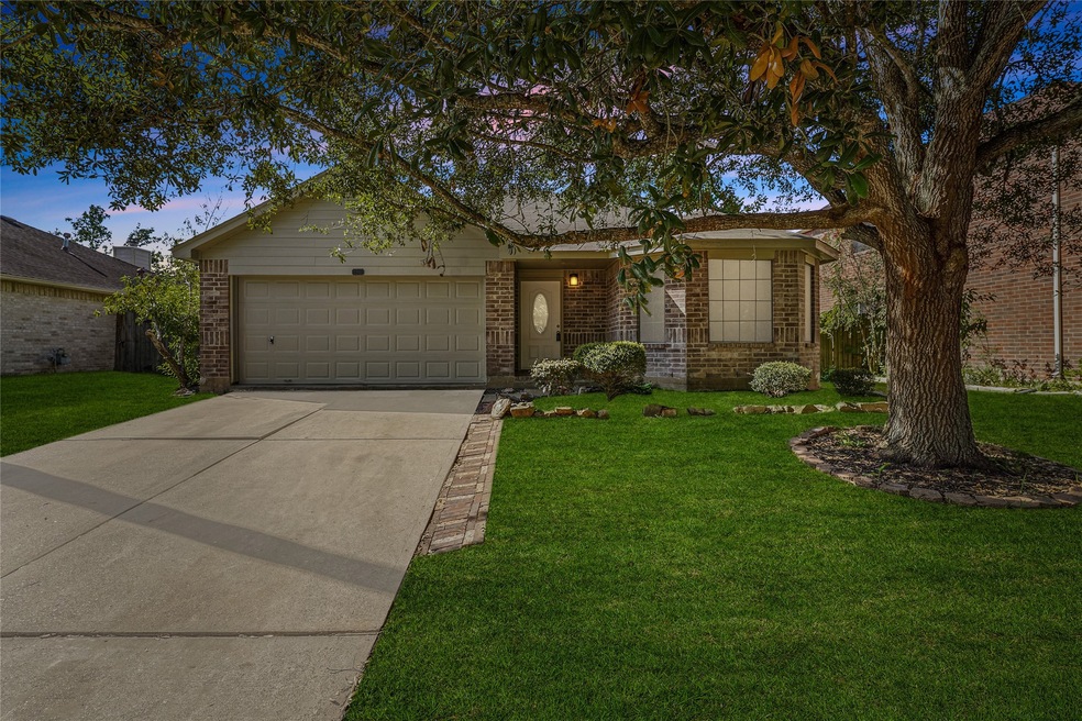 4512 Stonebridge Dr, Pearland, TX 77584 - photo 1