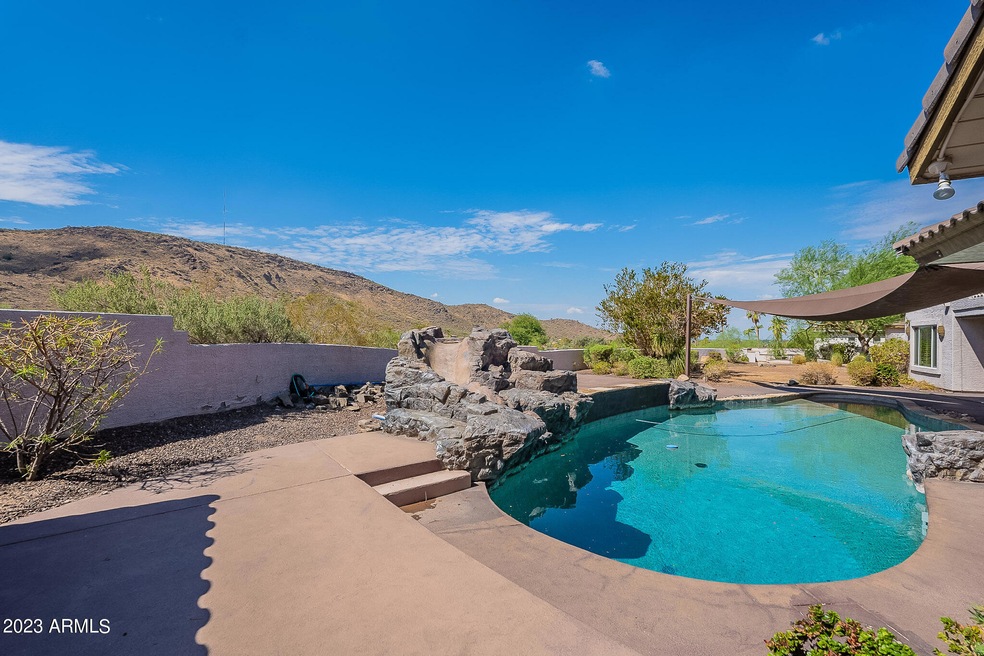 Pool/Mountain Overlook