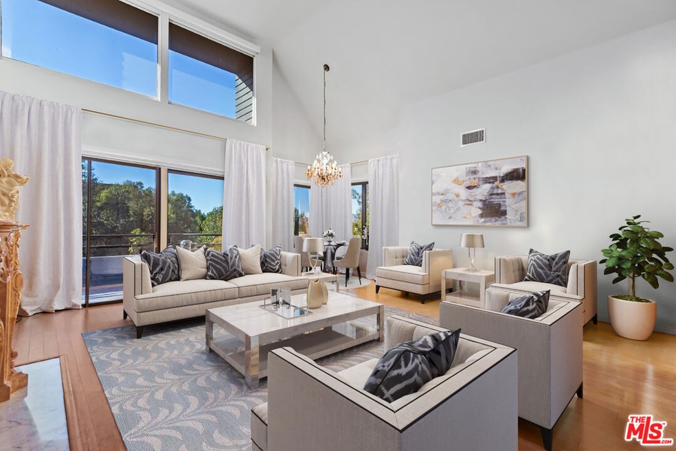 4792 Park Encino Ln unit 301, Encino, CA 91436 - photo 1