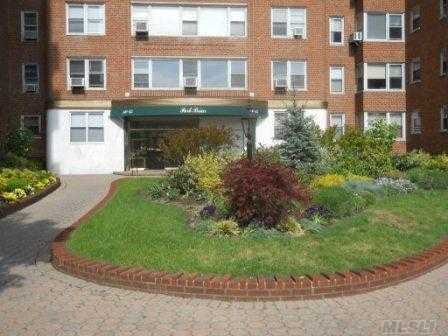 Park Briar unit 202, Forest Hills, NY 11375 - photo 1