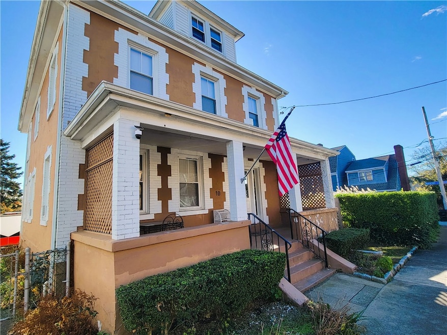 10 Braman St unit 2, Newport, RI 02840 - photo 1