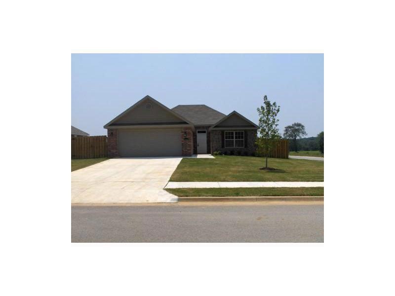 1549 Leesburg Ave, Springdale, AR 72764 - photo 1