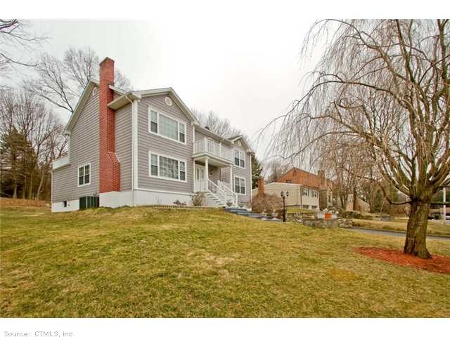 18 Forestview St, Trumbull, CT 06611 - photo 1