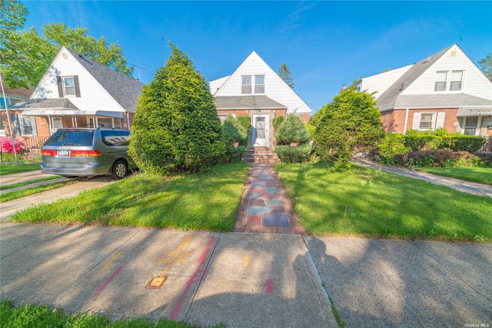 82-37 265th St, Glen Oaks, NY 11004 - photo 1