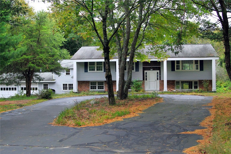 Elegant curb appeal.