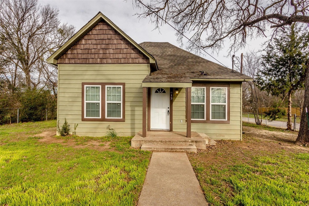 613 Royal St, Cleburne, TX 76031 - photo 1