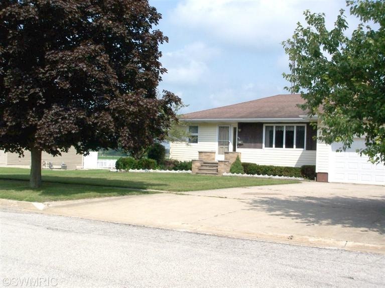 409 Tulip Dr, Three Oaks, MI 49128 - photo 1