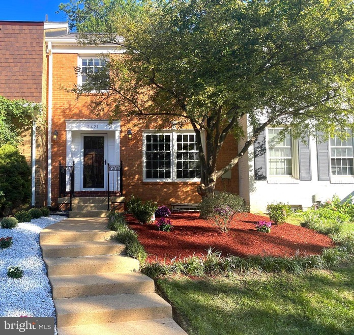 2421 Falls Place Ct, Falls Church, VA 22043 - photo 1