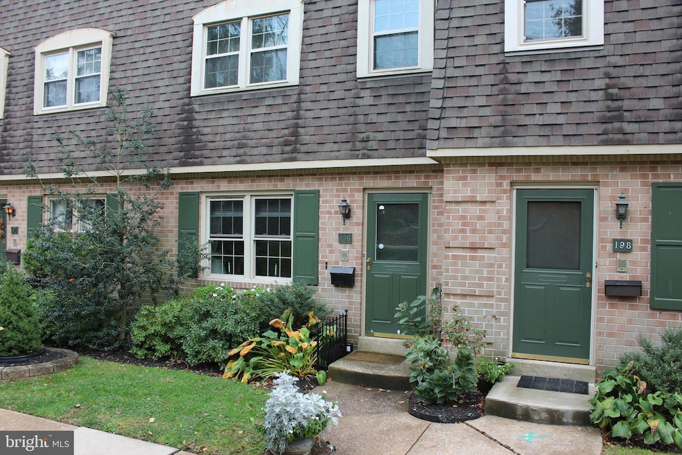 196 W Wayne Ave unit 3B, Wayne, PA 19087 - photo 1